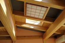 自然素材住宅の天井照明・トップライト
